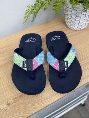 Vineyard Vines Boys' Whale Patchwork Classic Flip Flops Sz 2